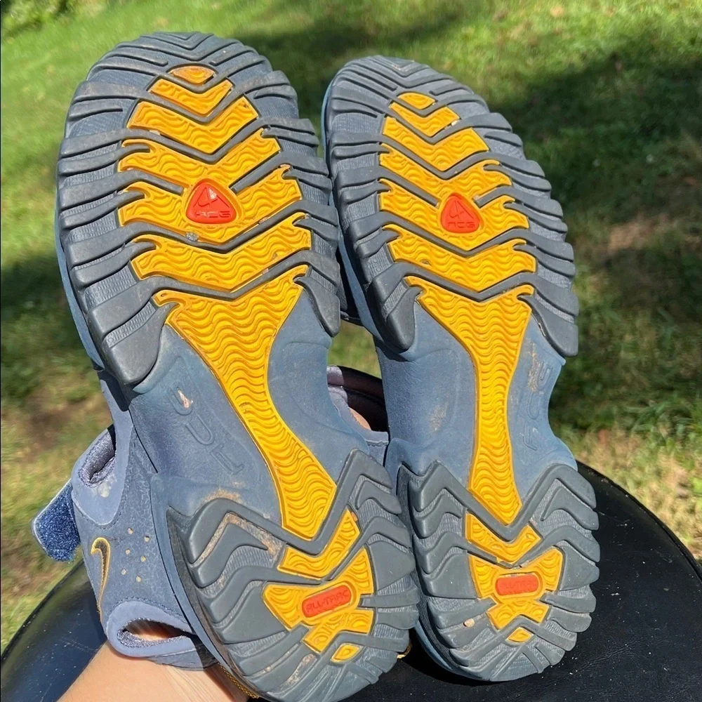 Nike Velcro Strappy Sandals navy blue and yellow. Men’s size 7